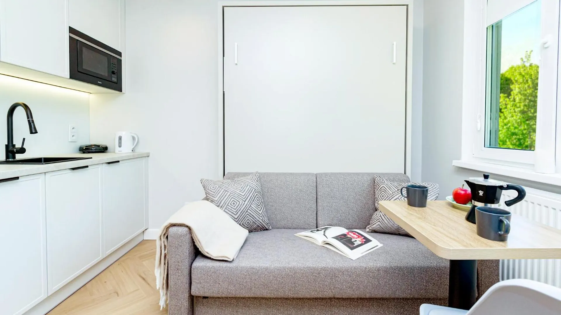 Batorego Grey - Stacja Metra 300M - Bezplatny Parking Varsovie