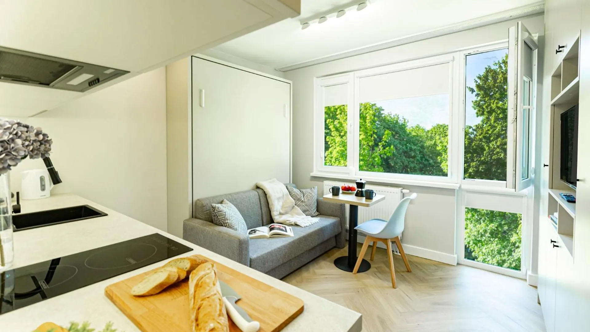 Batorego Grey - Stacja Metra 300M - Bezplatny Parking Varsovie