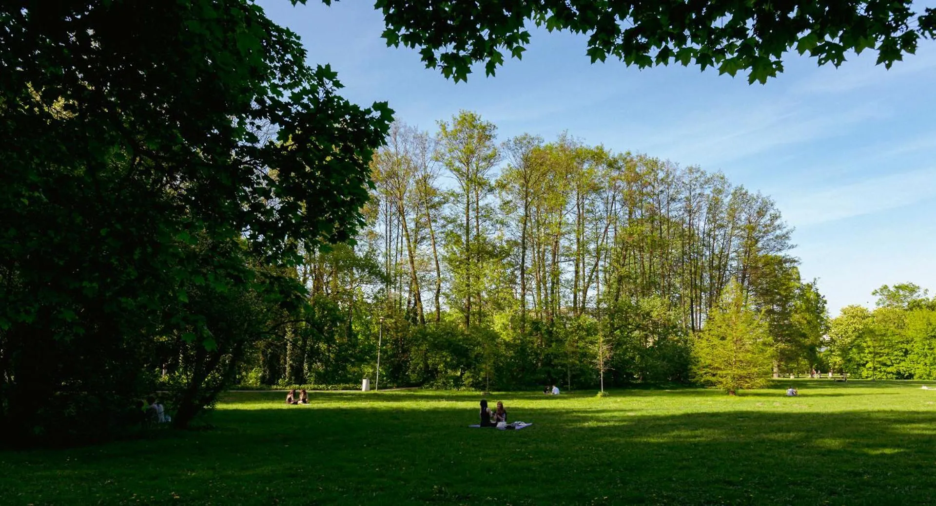 Batorego Grey - Stacja Metra 300M - Bezplatny Parking Varsovie